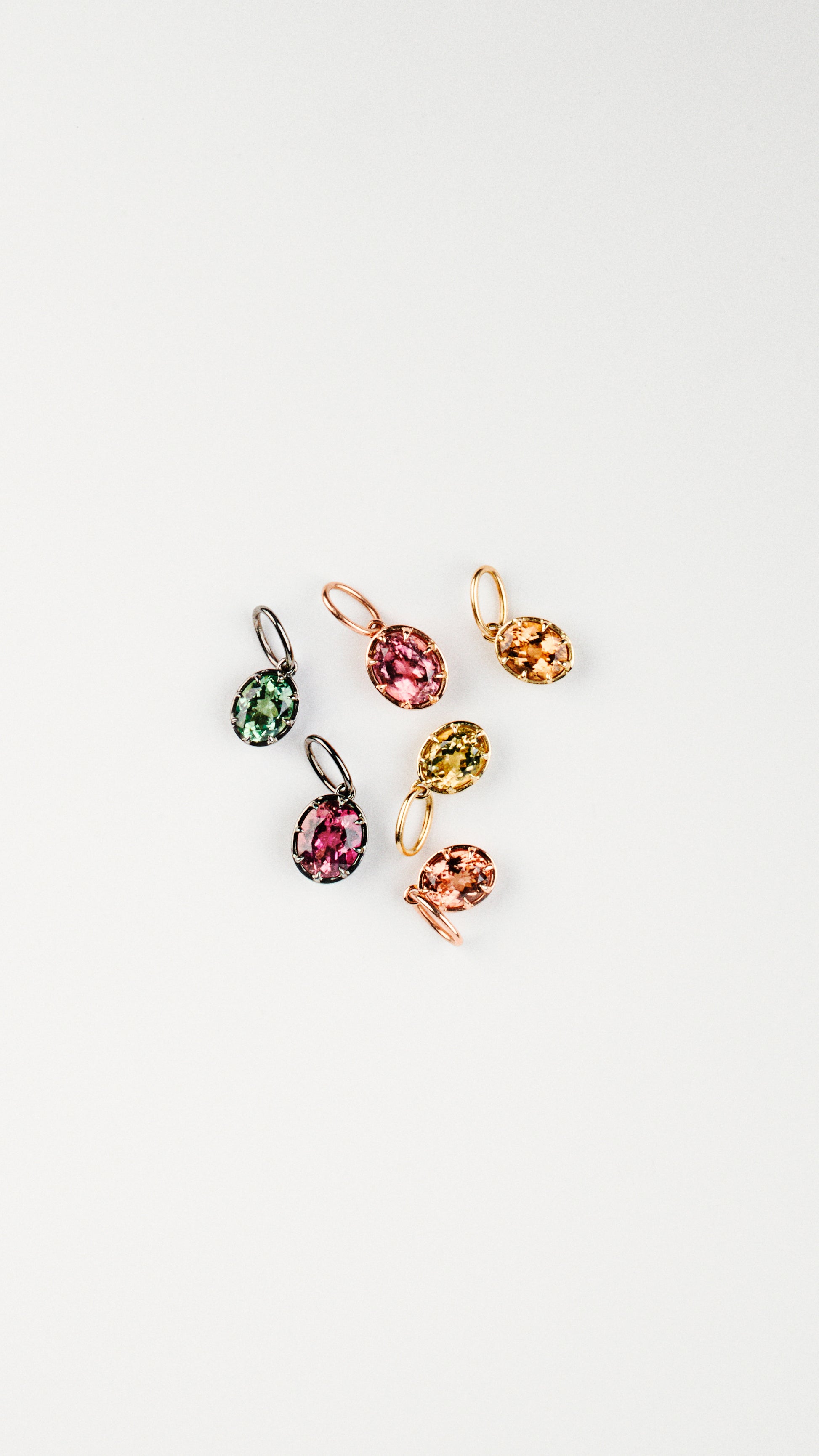 SMALL 8-PRONG CHARM