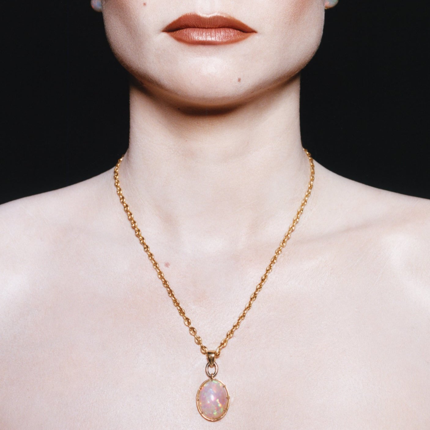 DECADENCE OPAL PENDANT